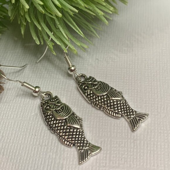 Fish Earring, Fishing Earring, Silly Animal Earring, Gift Idea, Fish Charm - Picture 4 of 9